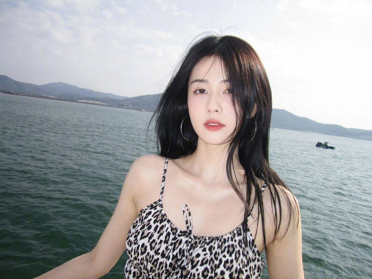 白鹿 去衣 海边高清版-脱衣论坛-社区-小蓝书