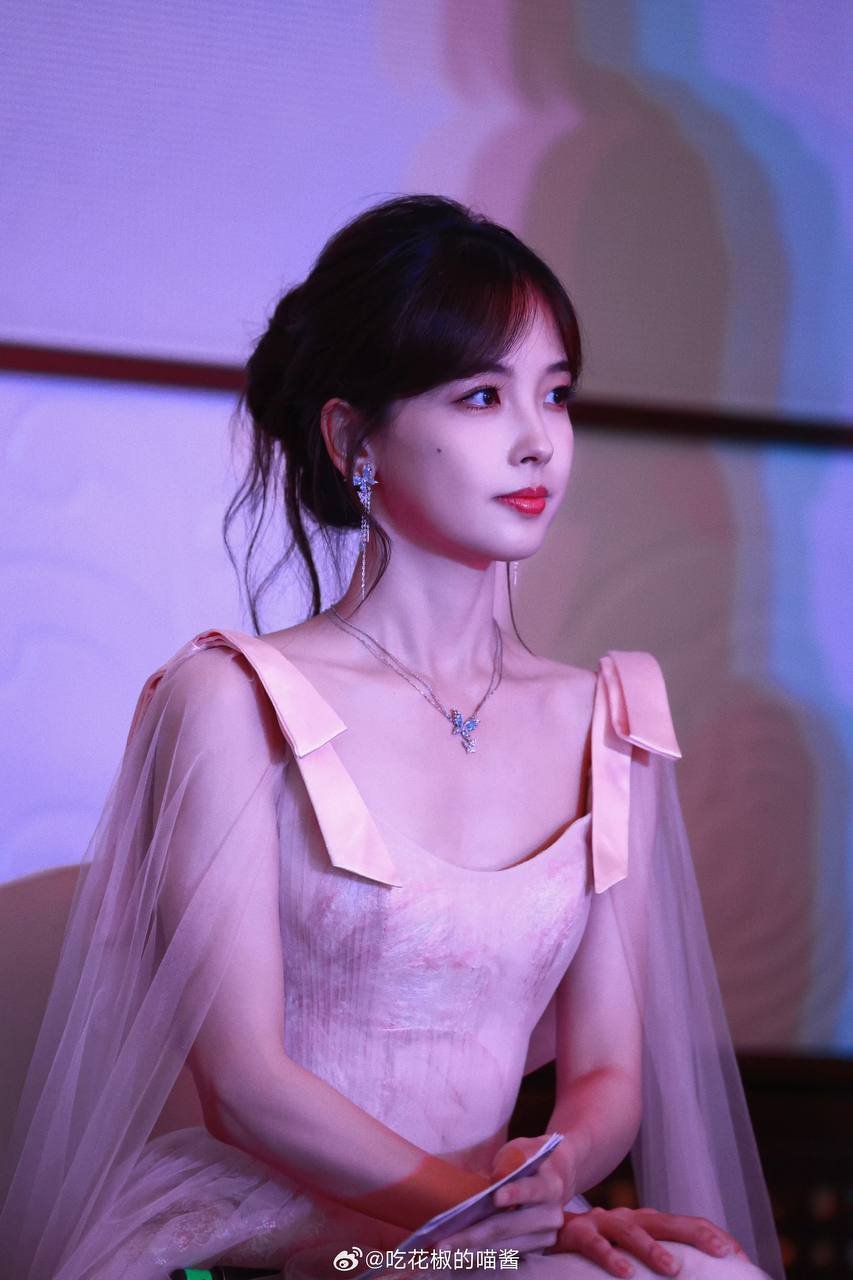王冰冰 原图去衣-脱衣论坛-社区-小蓝书
